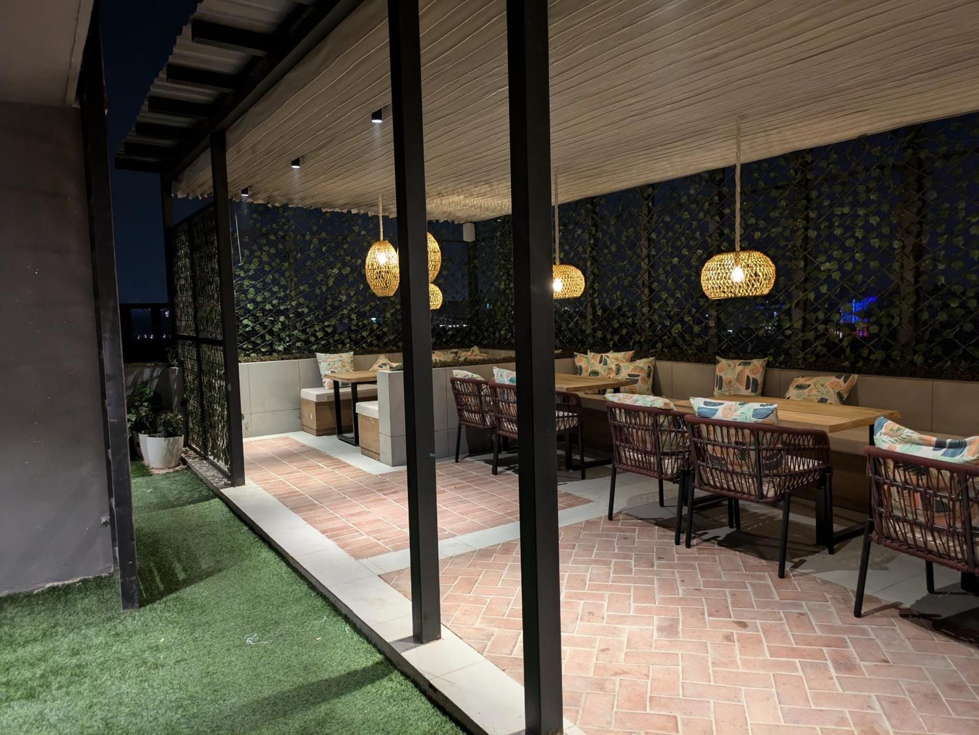 Stay Studio Hotel & Residences Gurgaon Esterno foto