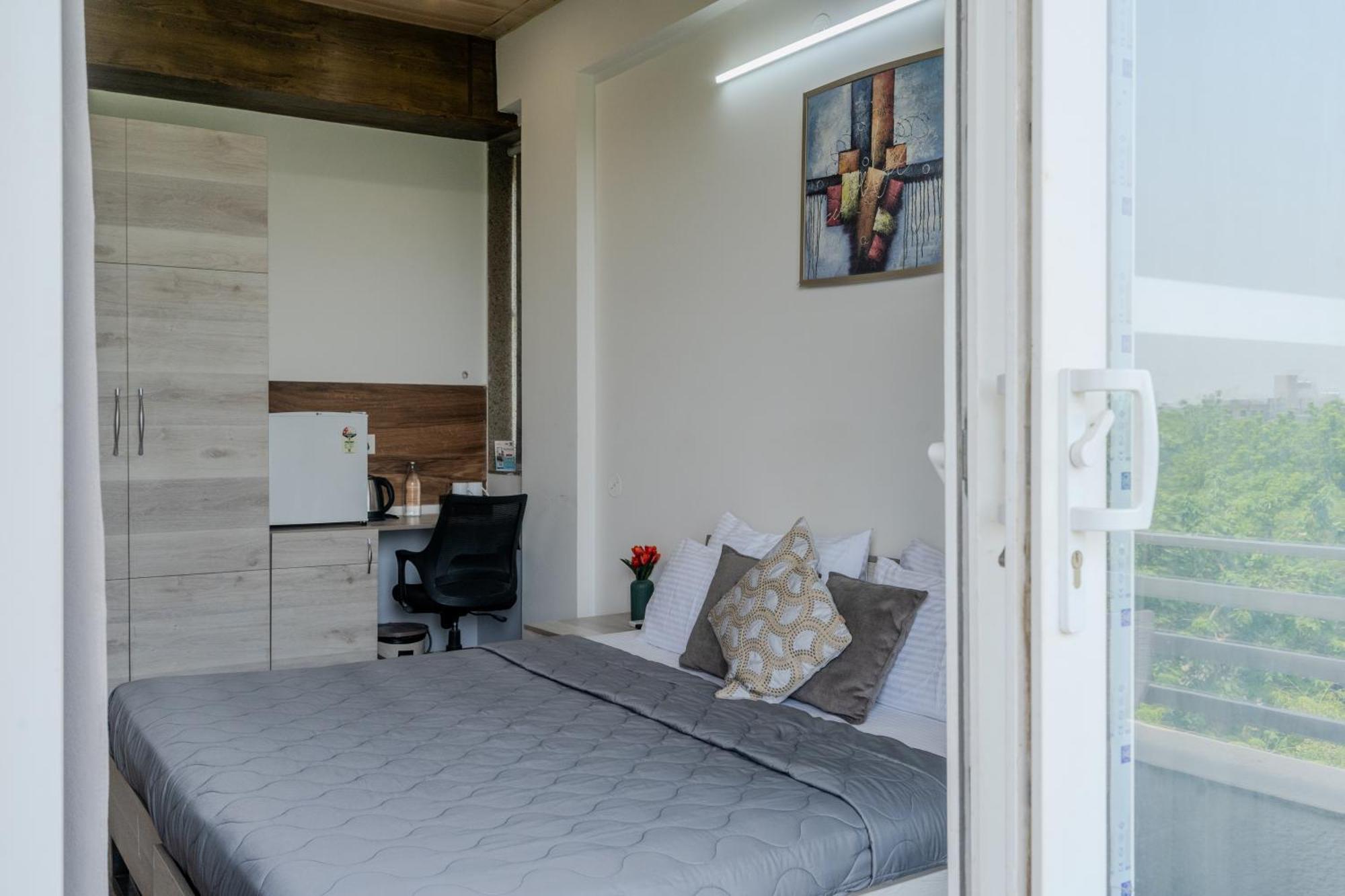 Stay Studio Hotel & Residences Gurgaon Esterno foto