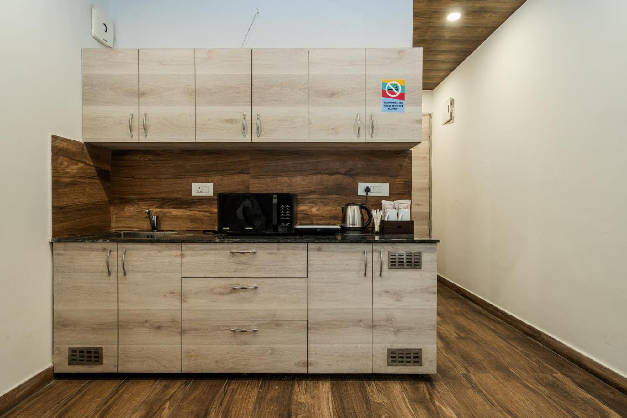 Stay Studio Hotel & Residences Gurgaon Esterno foto