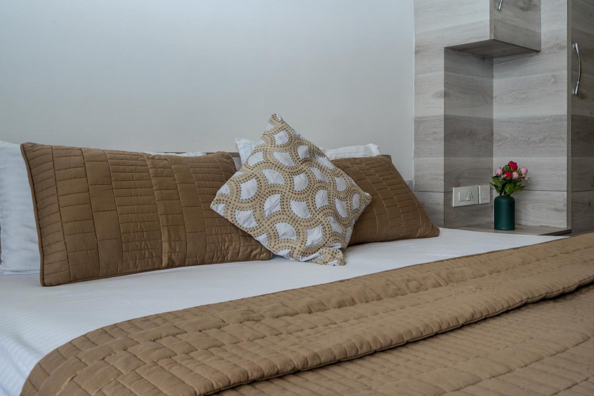 Stay Studio Hotel & Residences Gurgaon Esterno foto