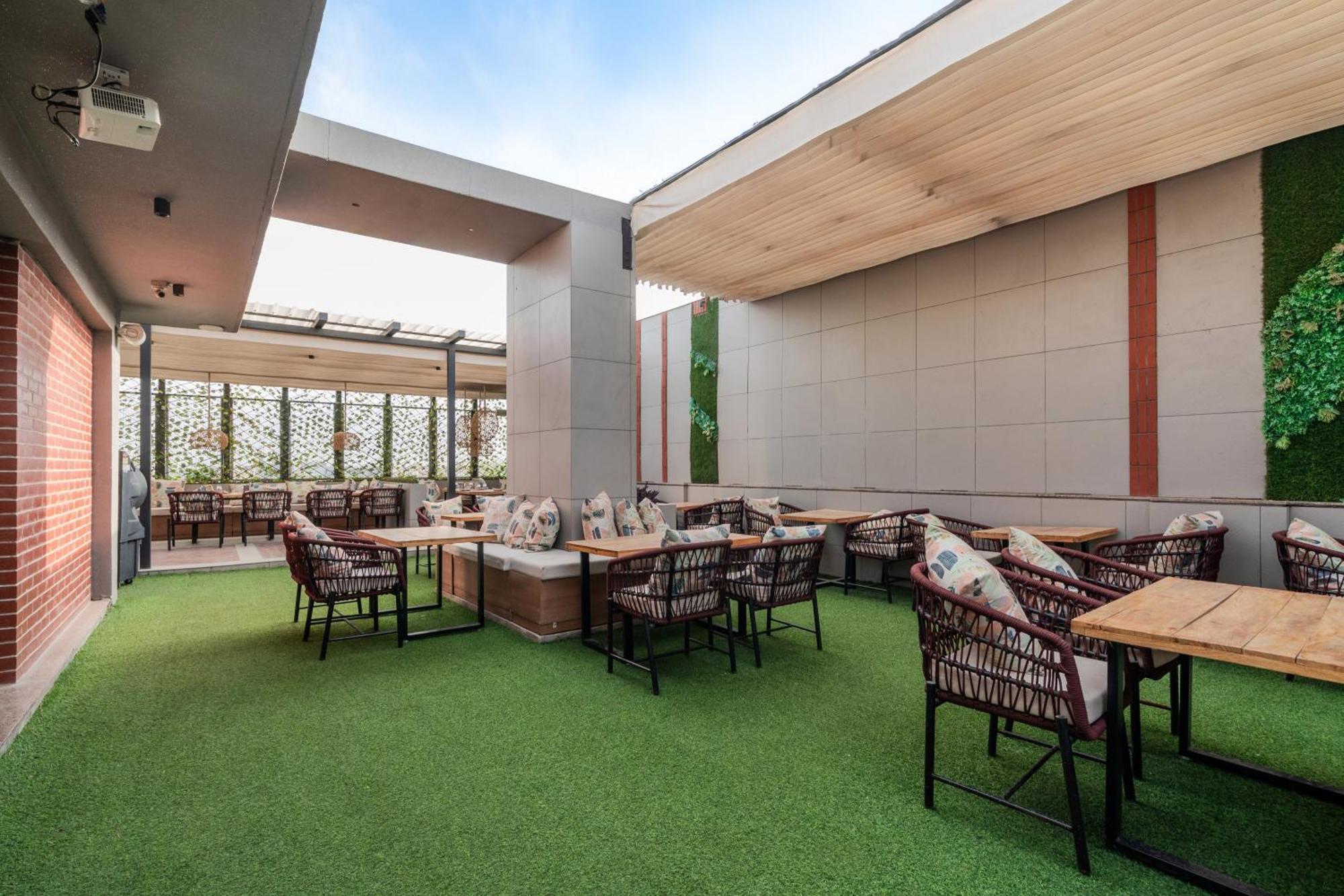 Stay Studio Hotel & Residences Gurgaon Esterno foto